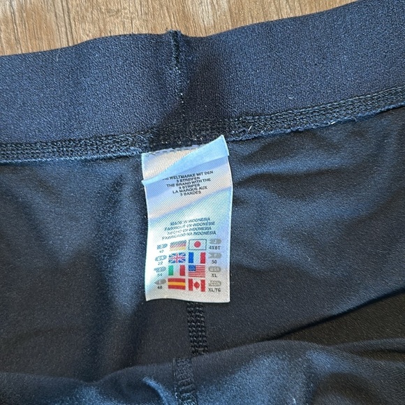 ADIDAS BERMUDA SHORTS SIZE(XL) - Picture 4 of 5